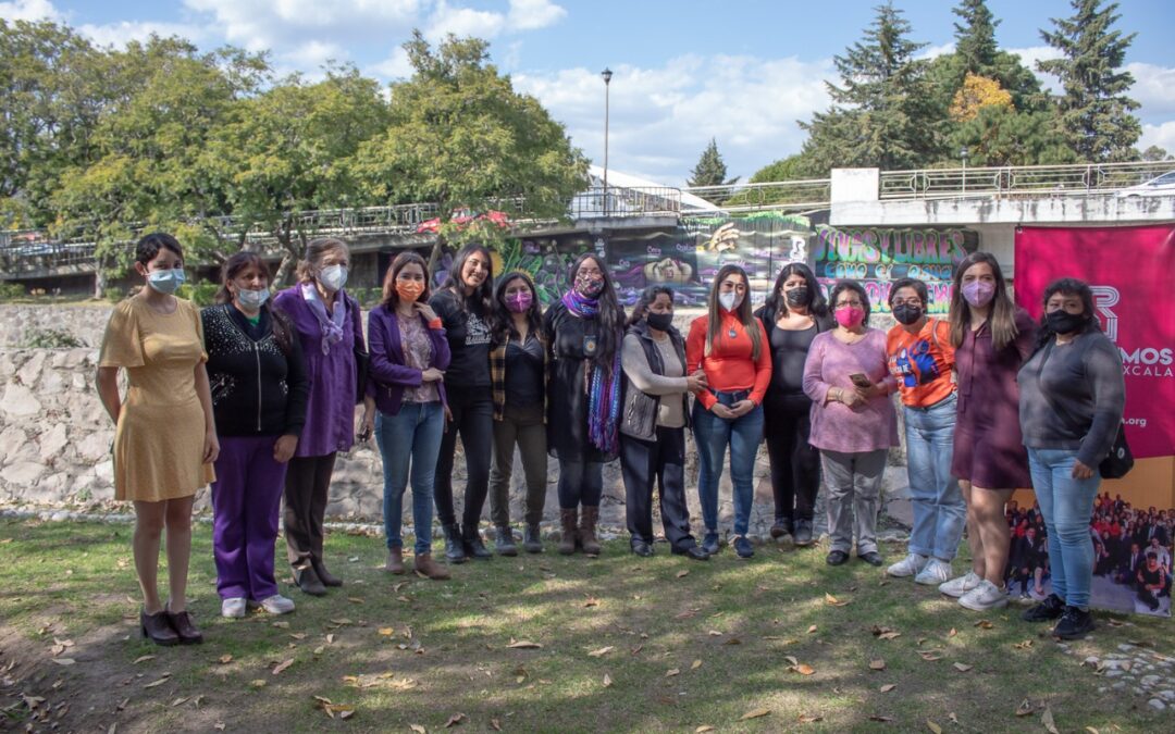RJ Tlaxcala y grupo Tlakuilas revelan mural memorial “vivas y libres”