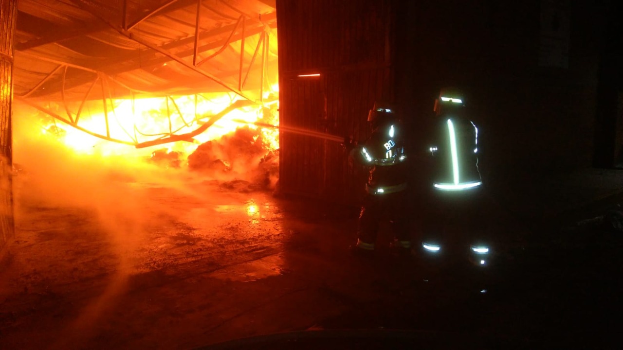 SSC SOFOCA INCENDIO DE FÁBRICA EN XICOHTZINCO.