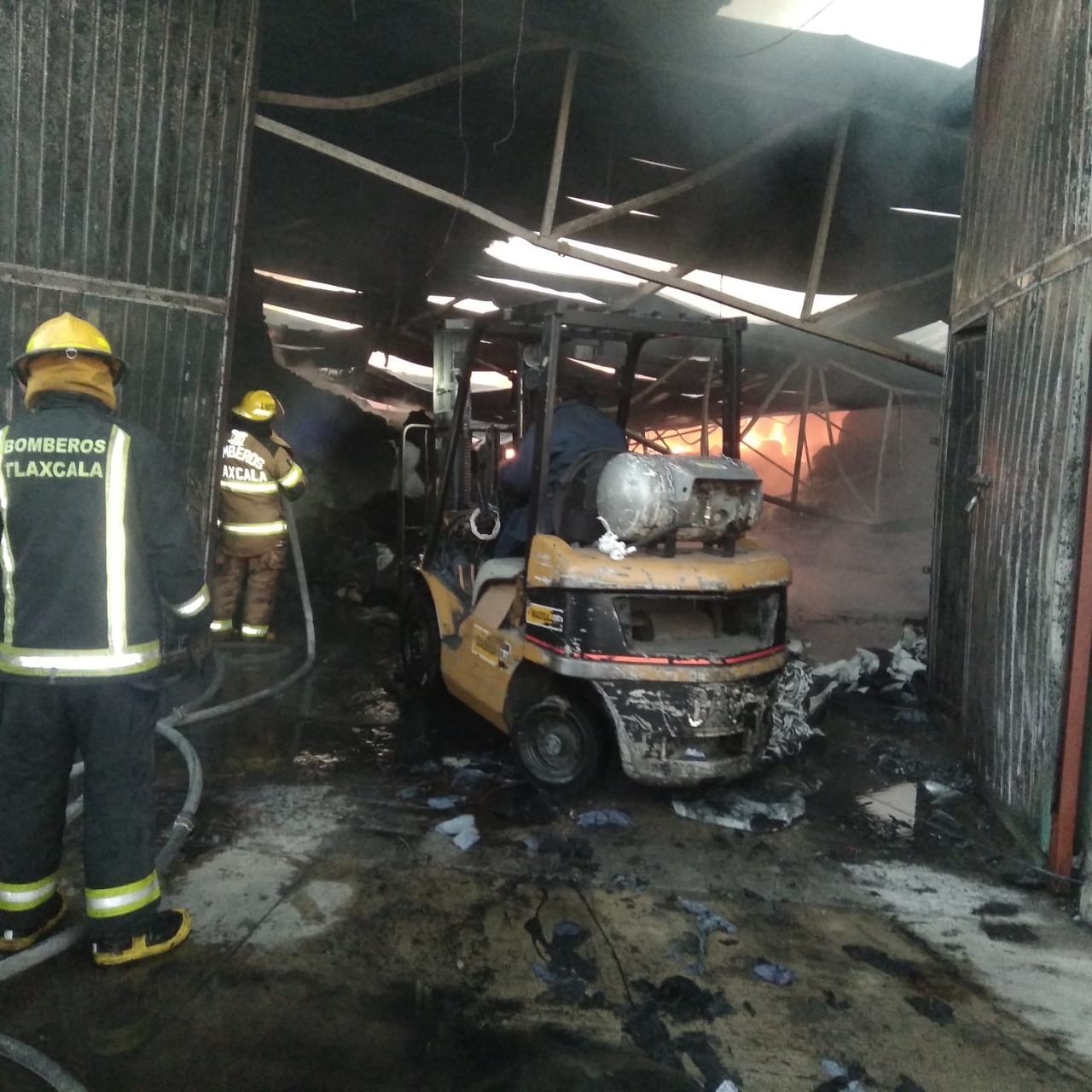 SSC SOFOCA INCENDIO DE FÁBRICA EN XICOHTZINCO.