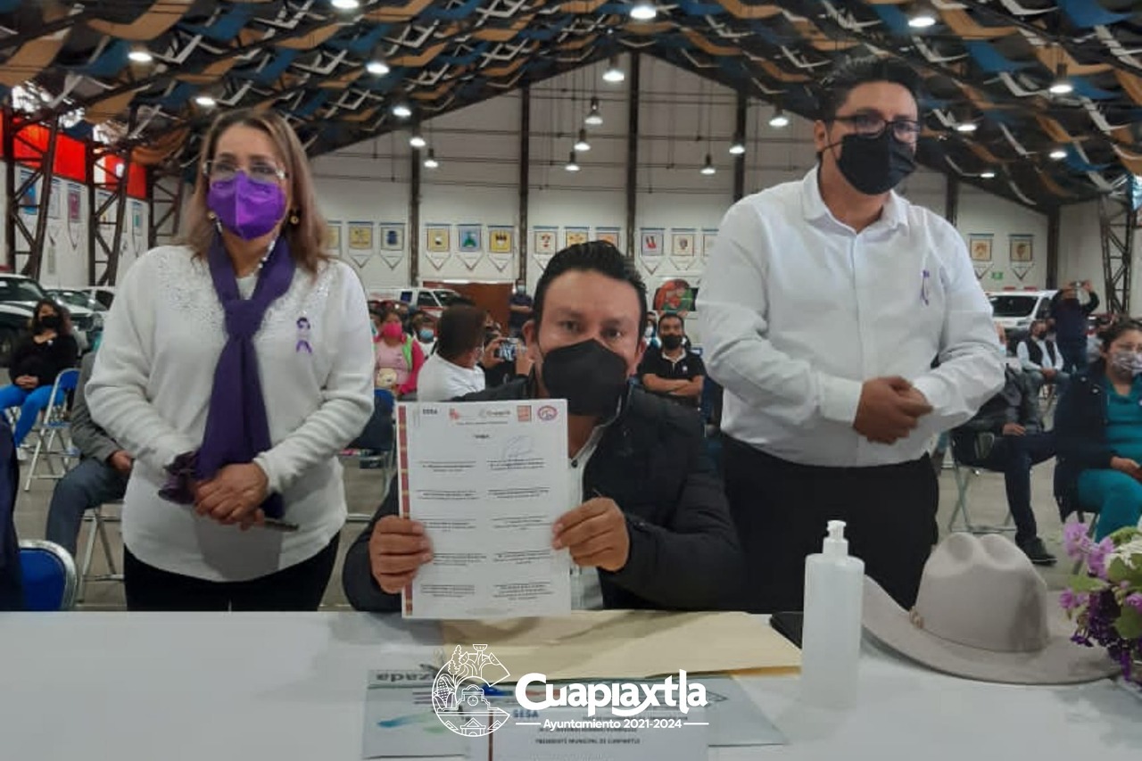 Firman municipio de Cuapiaxtla y Sitema estatal DIF convenio en beneficio de las mujeres embarazadas.