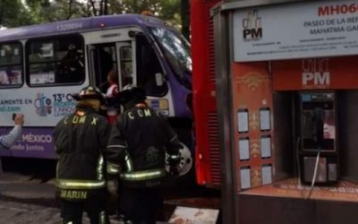Chocan Metrobús y camión de pasajeros en Reforma; suman 41 lesionados