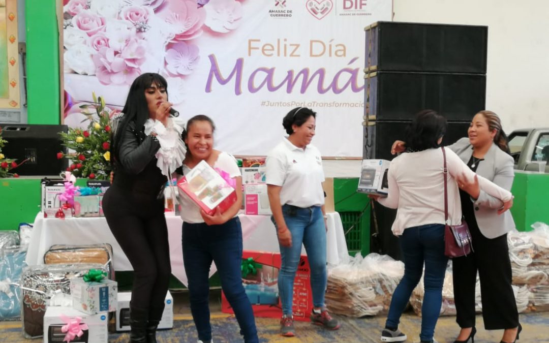 Celebra Nancy Cortés a las mamás amaxaquenses
