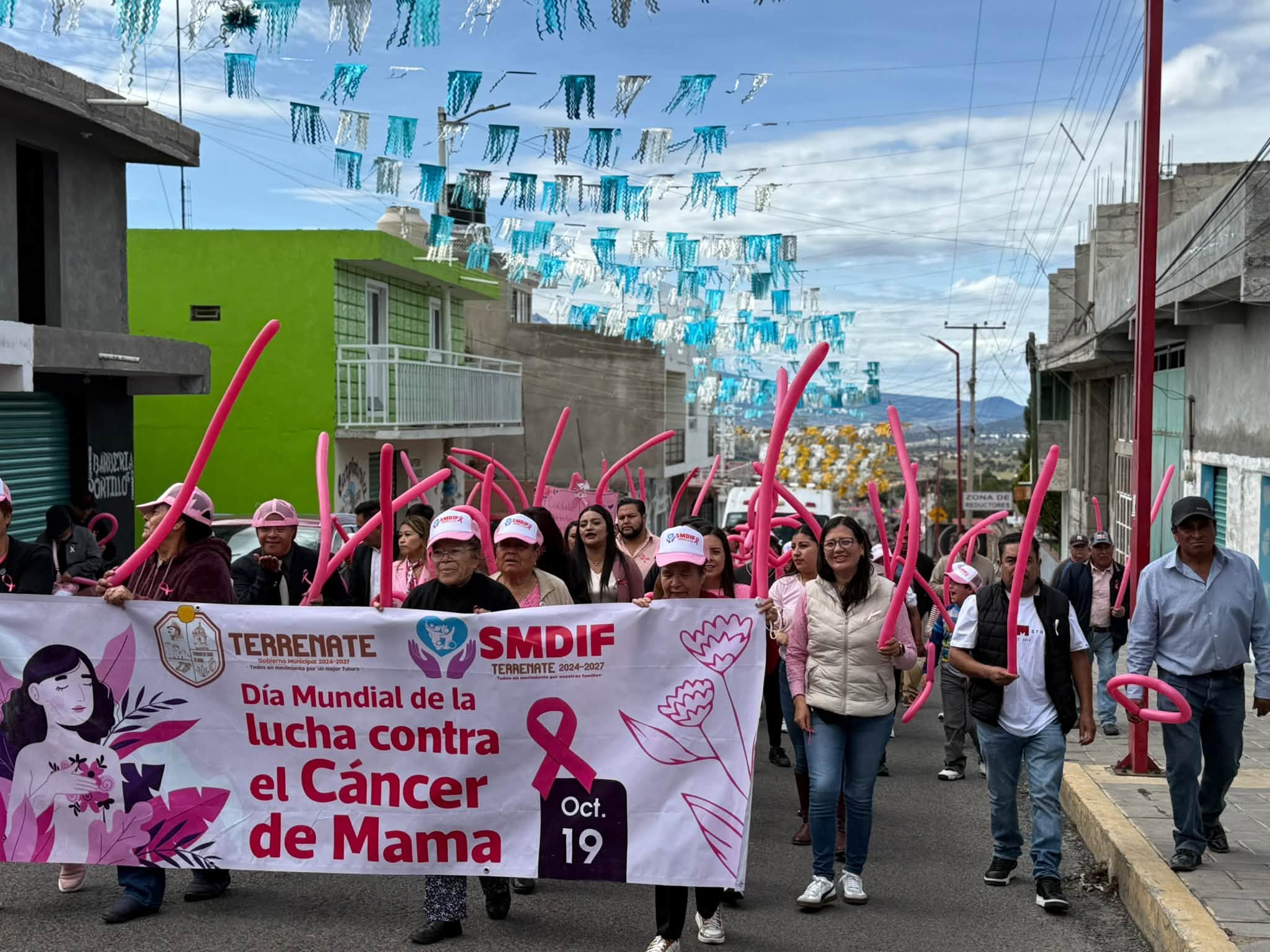 Terrenate realiza caminata rosa para promover la detección oportuna del cáncer de mama