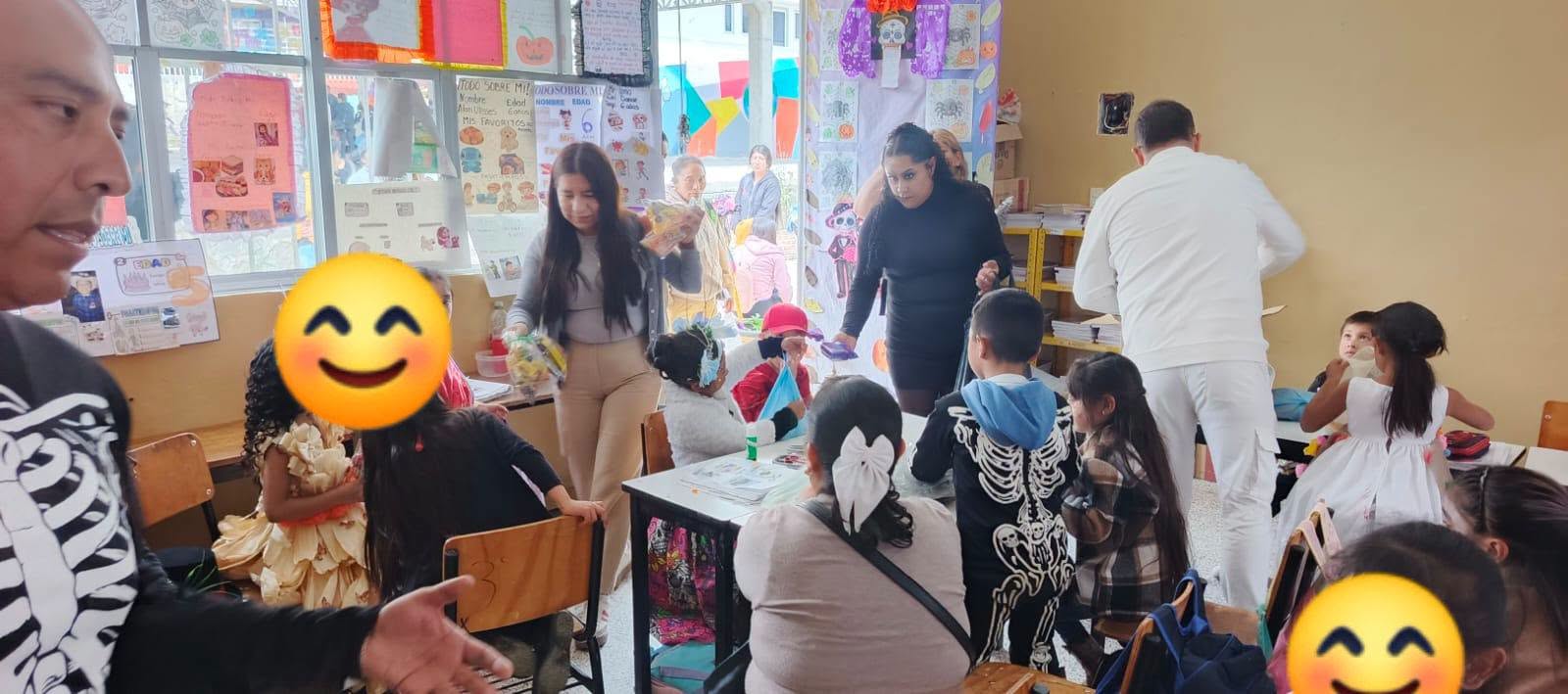 Españita preserva las tradiciones de Día de Muertos con entrega de calaveritas a estudiantes