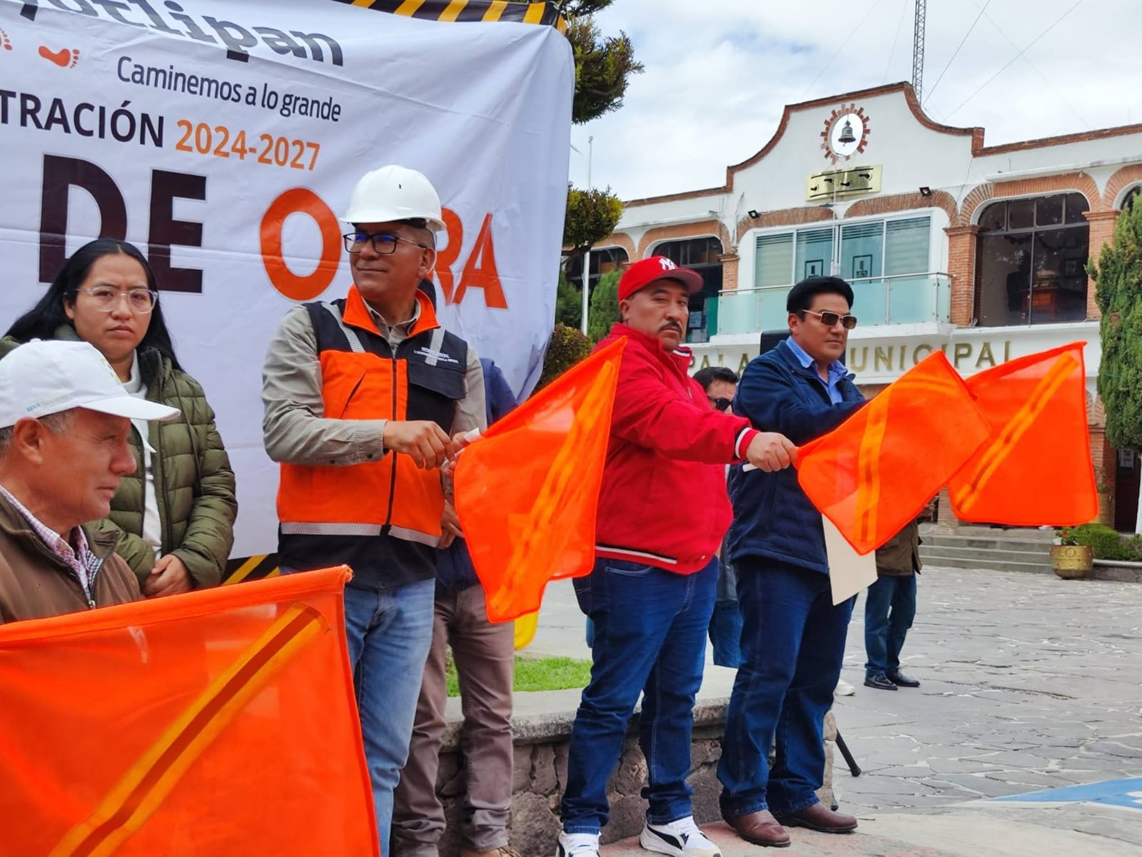 🚧 Presidente municipal originario de San Simeón Xipetzinco les pone el ejemplo a expresidentes de la cabecera de #Hueyotlipan